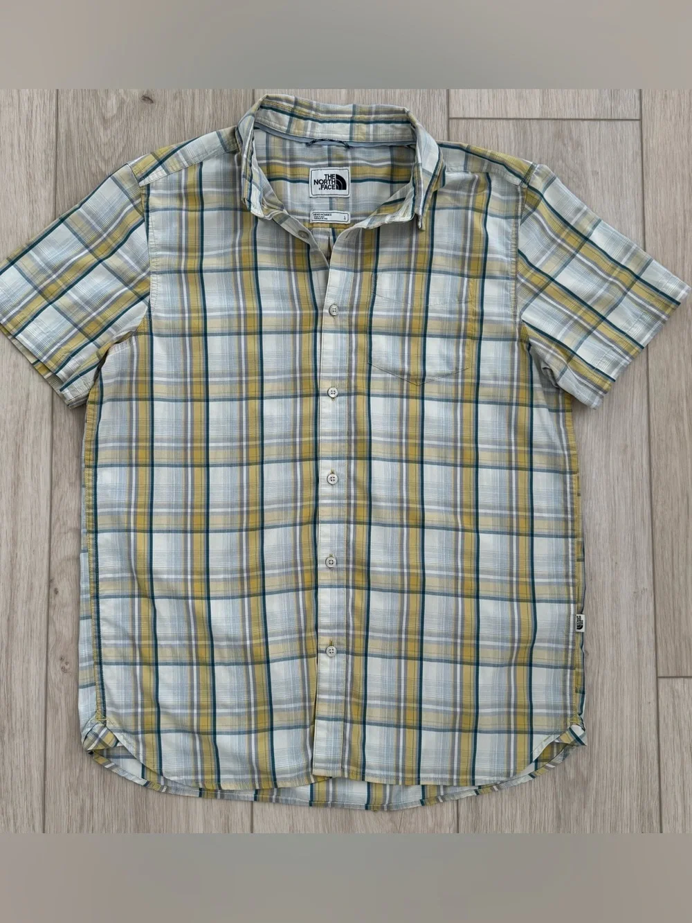 The North Face men’s plaid Large short sleeve button down camp shirt hiking EUC